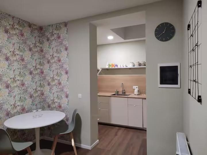Center Location 1br Near Station! * Anvers