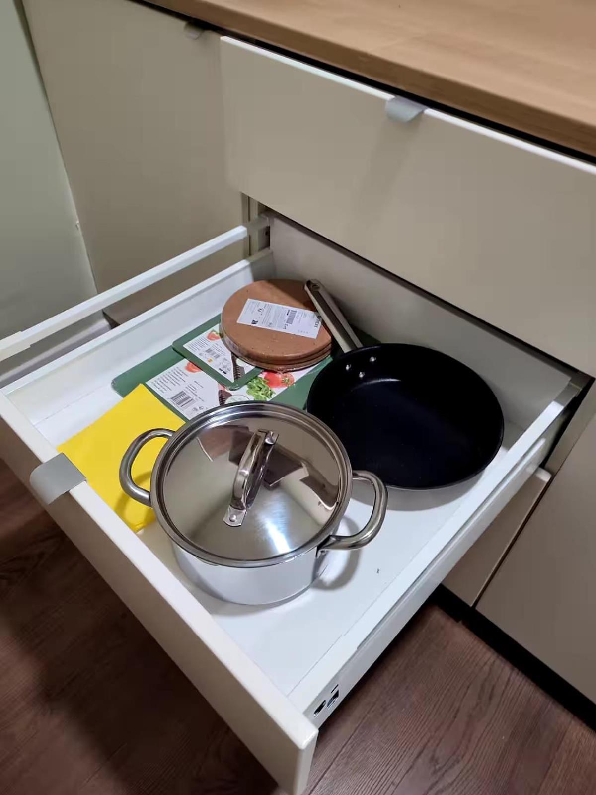 Center Location 1br Near Station! Anvers