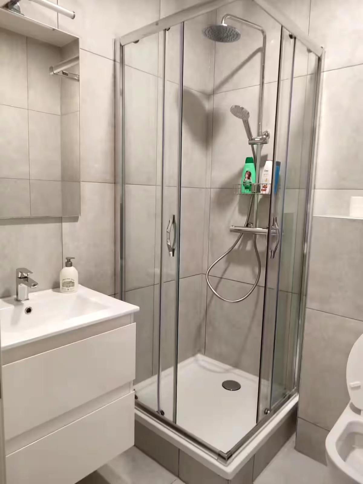 Center Location 1br Near Station! * Anversa